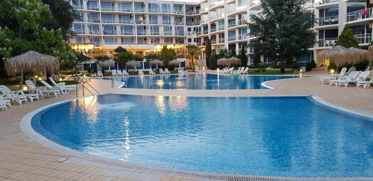 Apartment With Green Terrace Burgas Exterior photo
